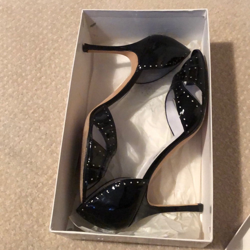 Manolo Blahnik black patent leather heels. 39